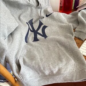 Nike Gray New York Yankees Pullover Hoodie size M